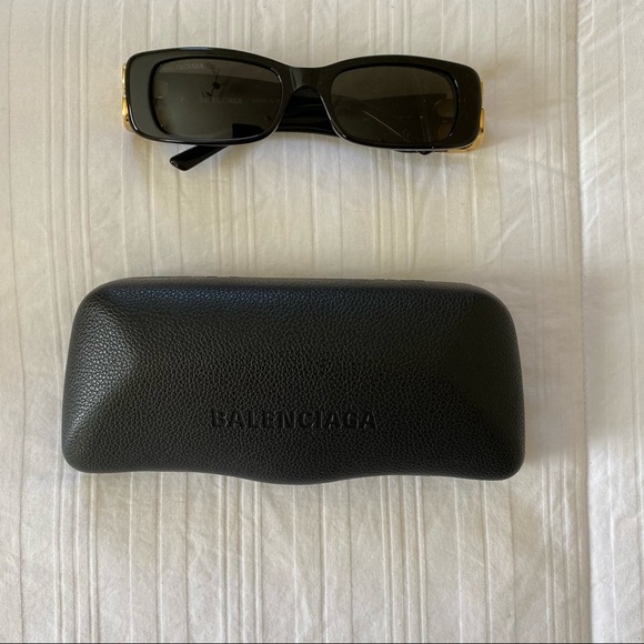 AUTHENTIC Balenciaga logo plaque sunglasses - Picture 8 of 9